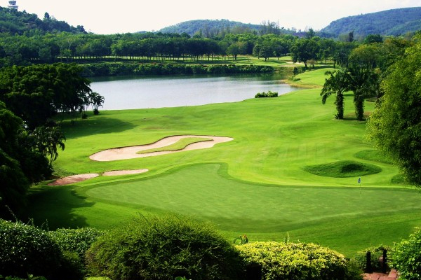 สนาม บลูแคนยอน คันทรี คลับ (Lakes Course)